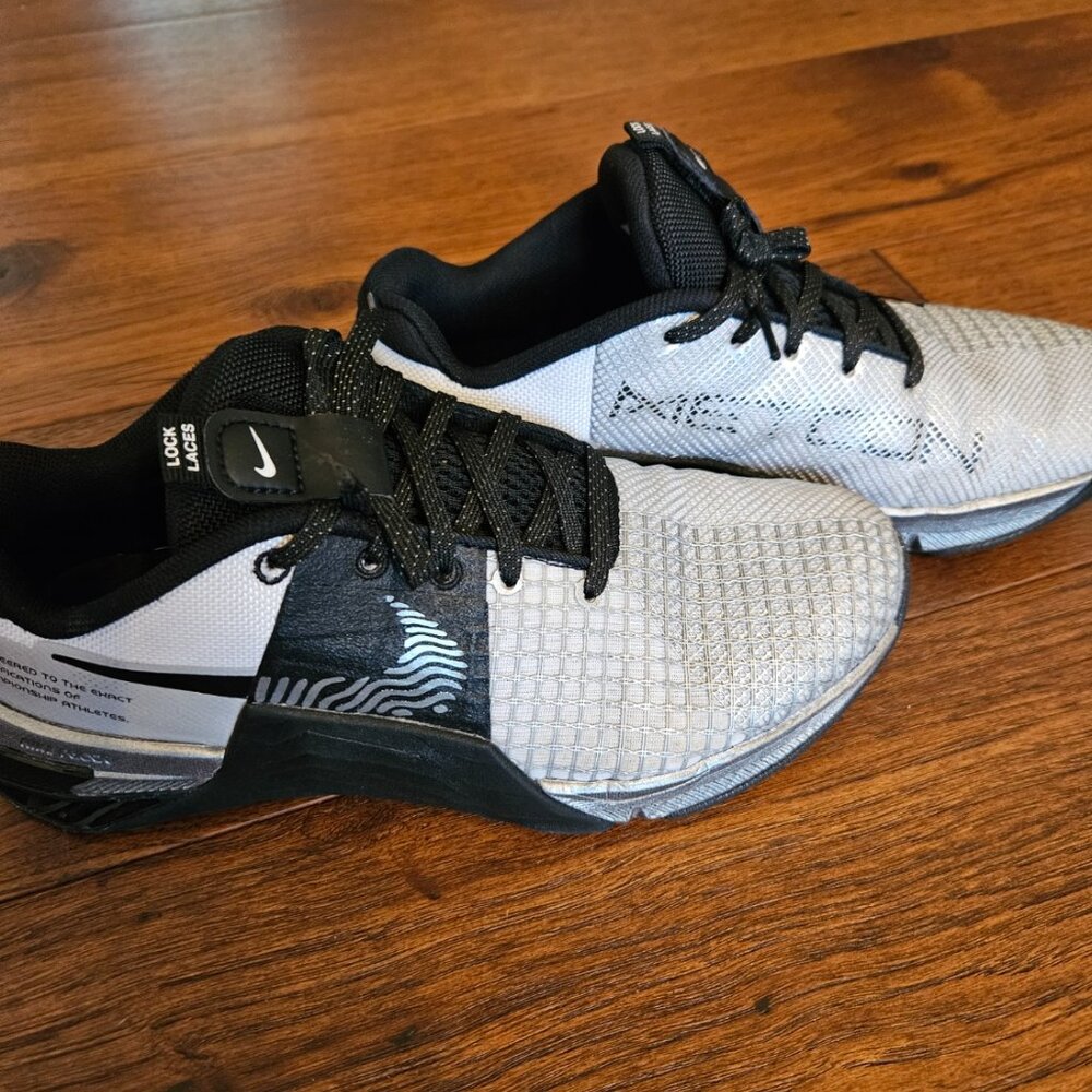 Nike Womens Metcon 8 Premium Size 7.5 NWOT